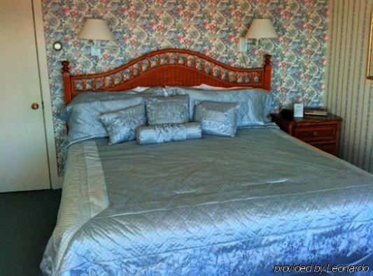 The Quarterdeck Inn By The Sea Rockport Room photo