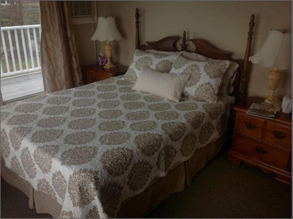 The Quarterdeck Inn By The Sea Rockport Room photo