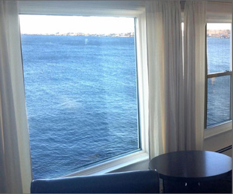 The Quarterdeck Inn By The Sea Rockport Room photo