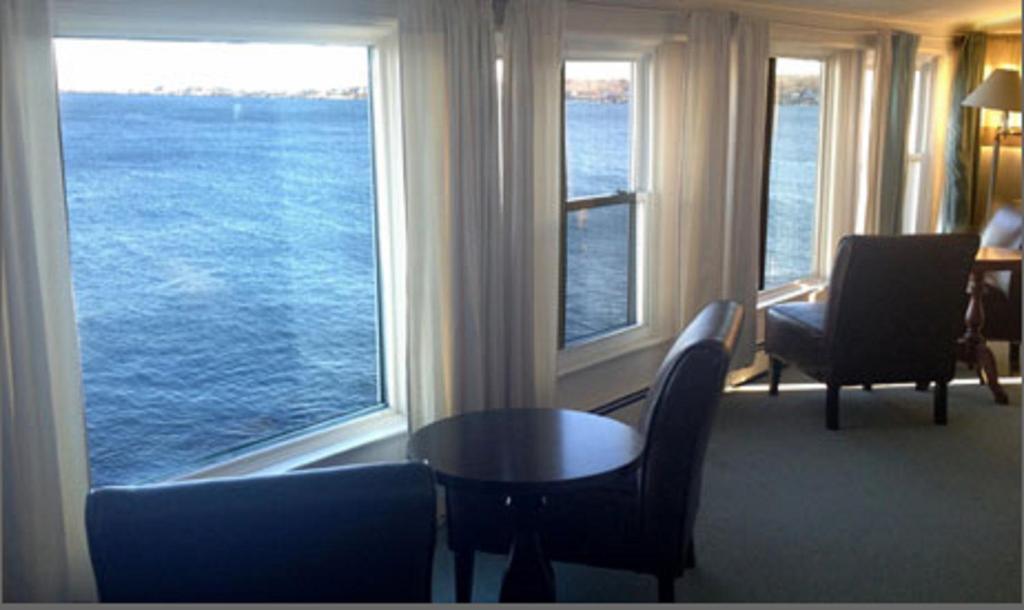 The Quarterdeck Inn By The Sea Rockport Room photo
