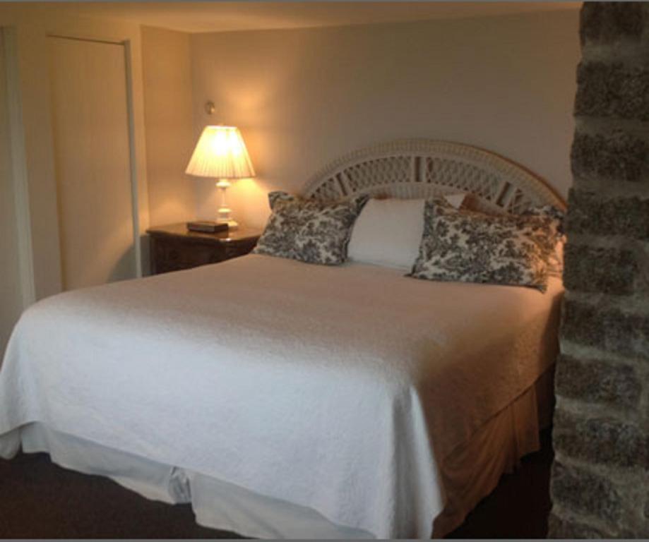 The Quarterdeck Inn By The Sea Rockport Room photo