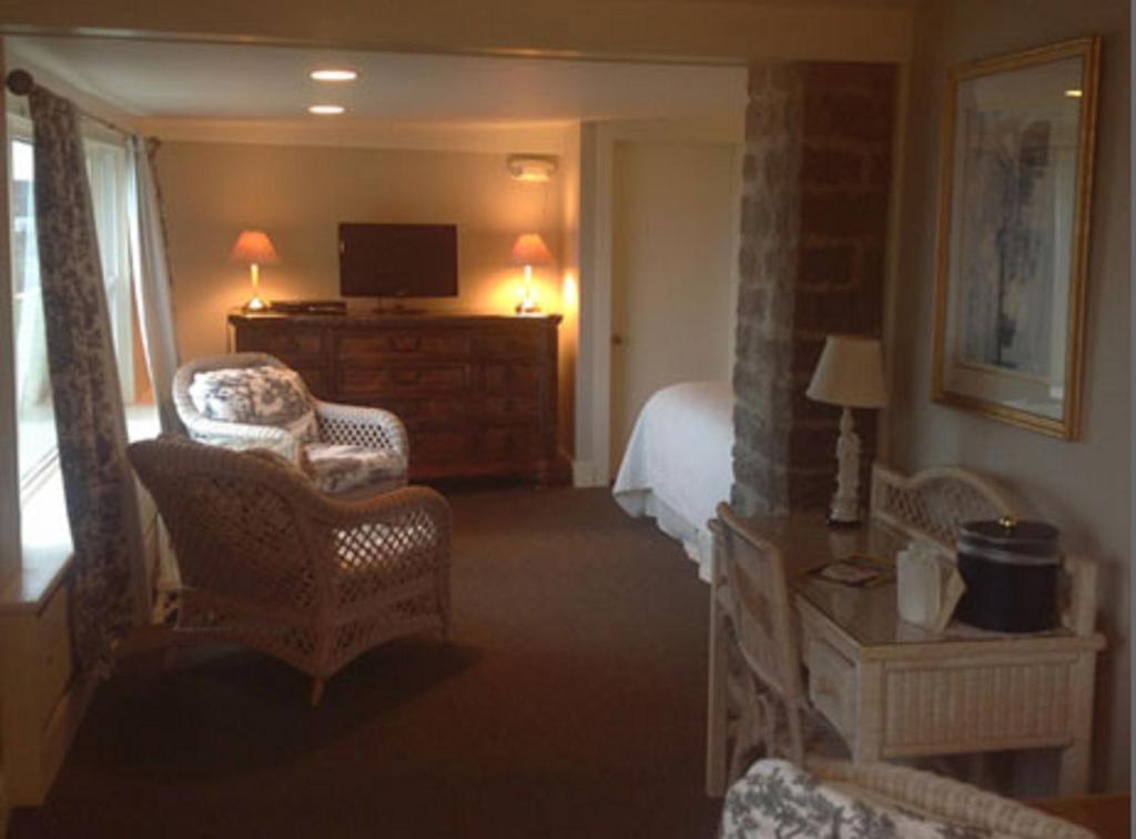 The Quarterdeck Inn By The Sea Rockport Room photo