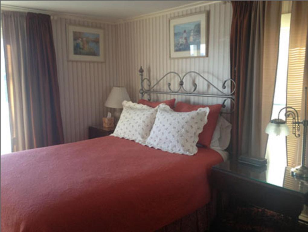 The Quarterdeck Inn By The Sea Rockport Room photo