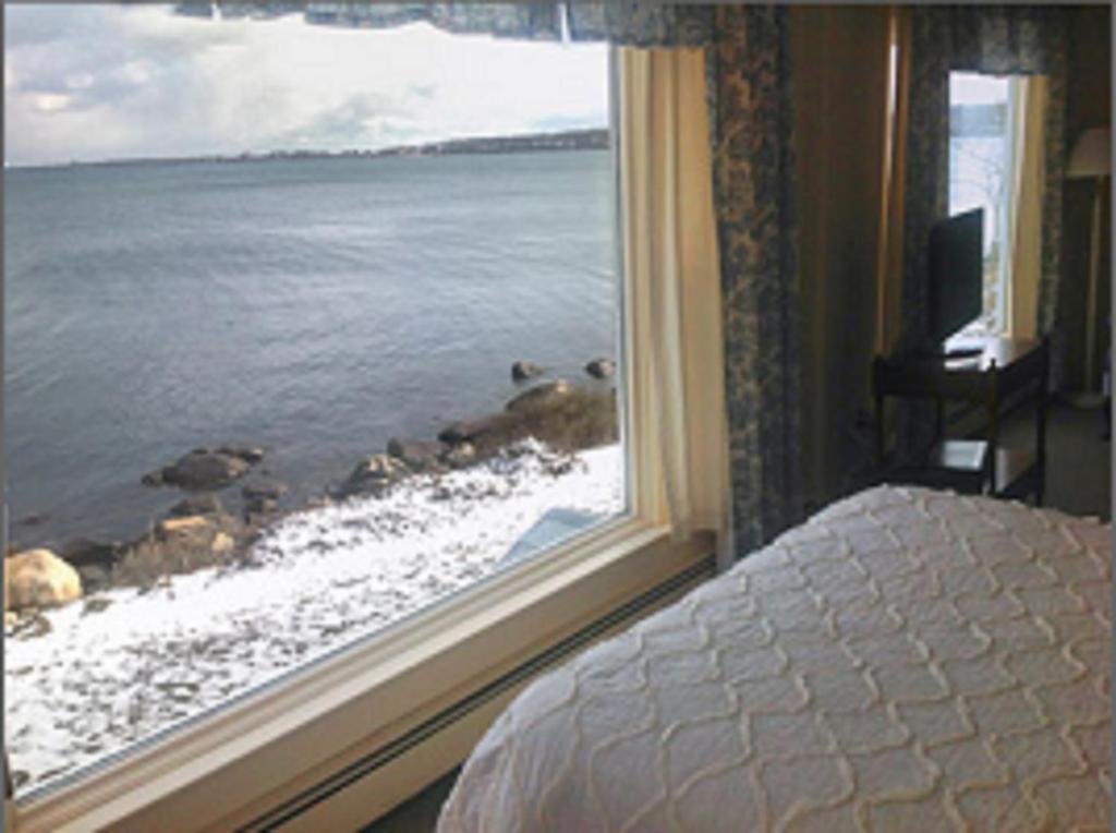 The Quarterdeck Inn By The Sea Rockport Room photo